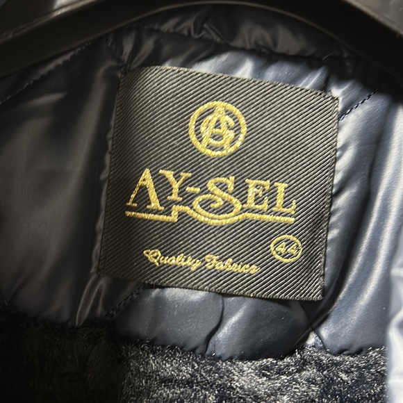 Navy blue quilted vest with fleece lining. - Picture 5 of 10